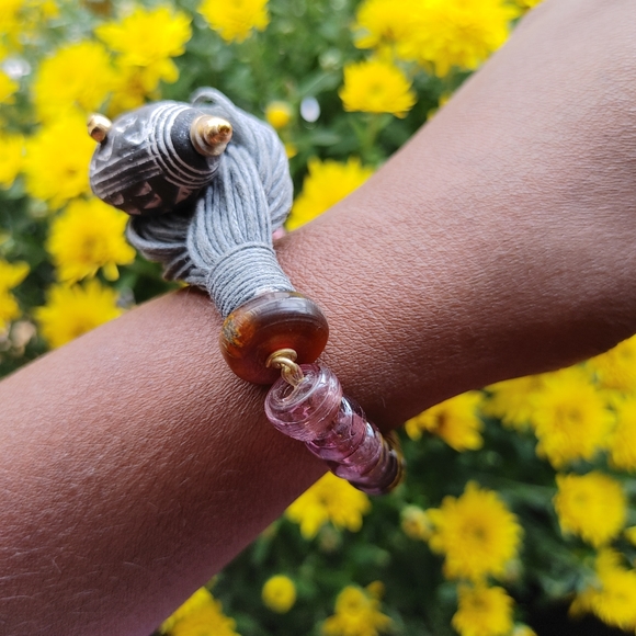 Earrings and bracelet set - Picture 5 of 10